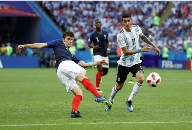 Siêu phẩm vô lê của Benjamin Pavard năm 2018 đã giúp Pháp vào đến chung kết World Cup năm đó