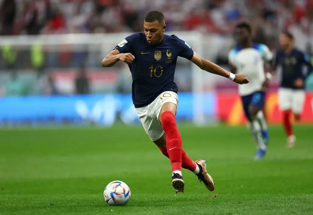 mbappe bao nhiêu tuổi